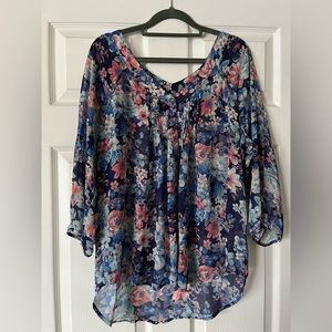 LC Lauren Conrad Size MEDIUM floral blouse 🌸